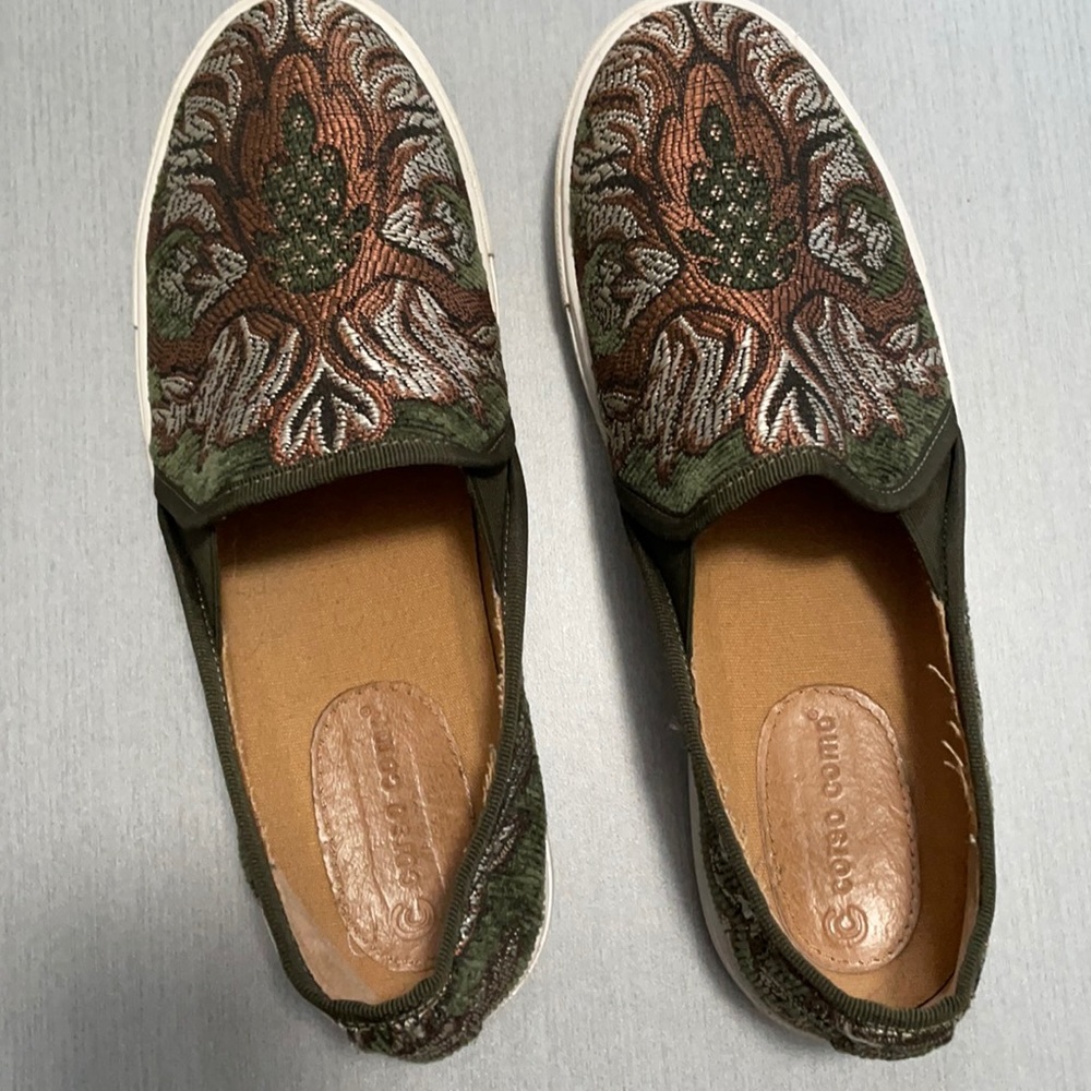 Slip on sneakers with pattern